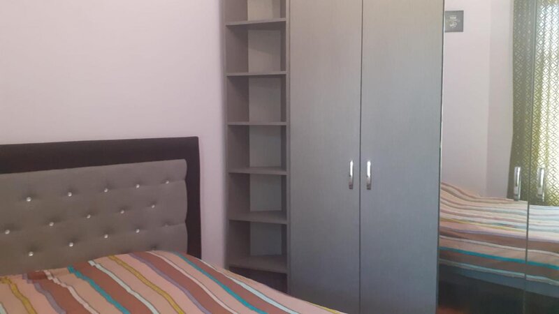 Ferdinand, inchiriere 3 camere in vila.